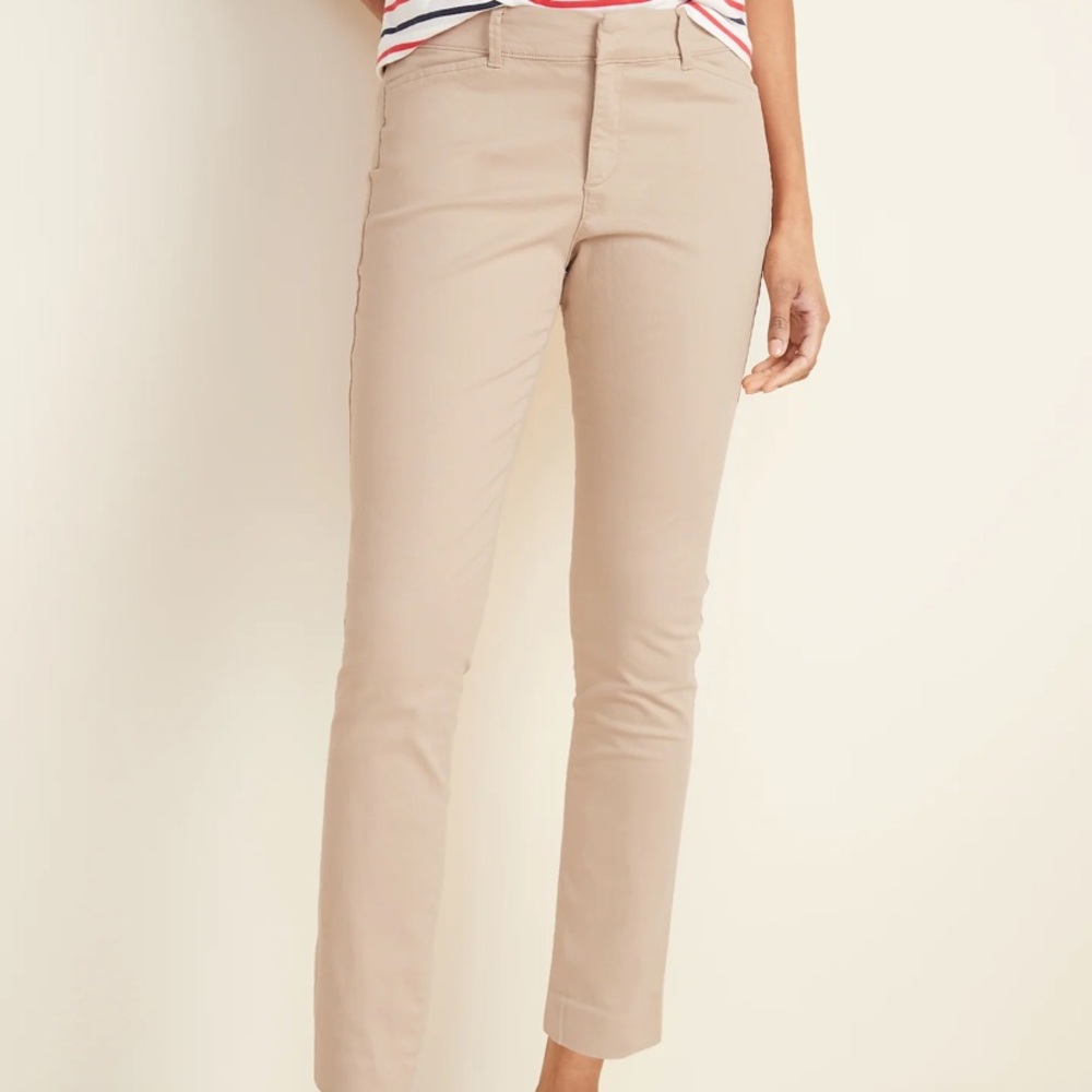 Old Navy pixie chino pants, cropped fit